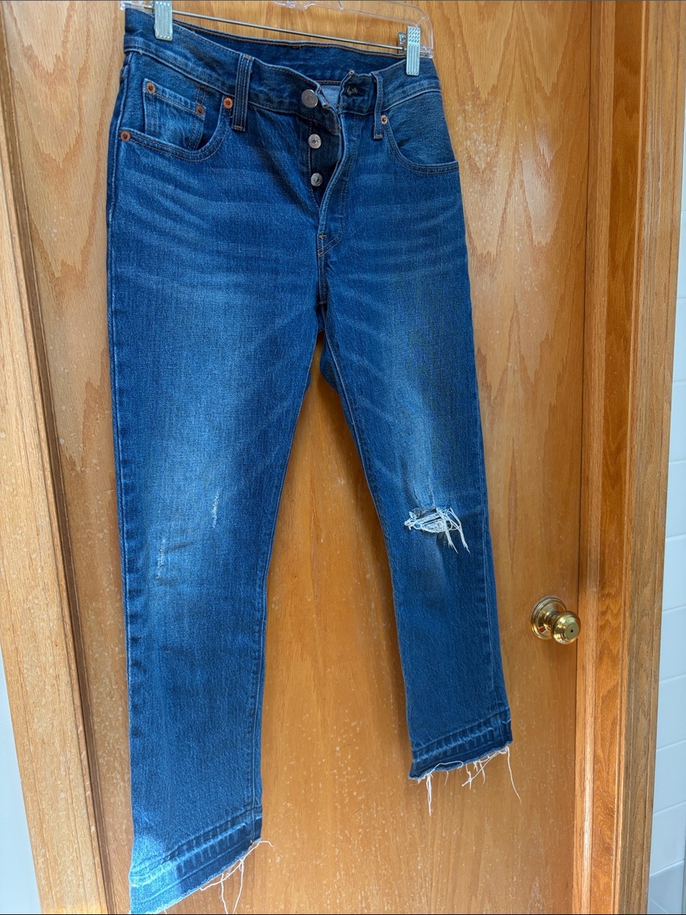 Levi's Straight Leg Women's Jeans in Dark Blue with Distressed Knee